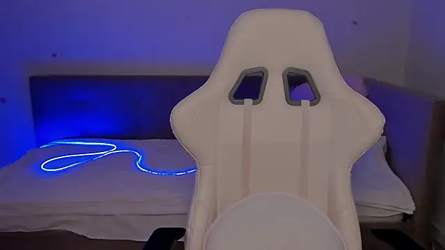 Snapshot of CrystalSoul_ chatting on November 29, 7:55 am CrystalSoul online show from November 29, 7:55 am