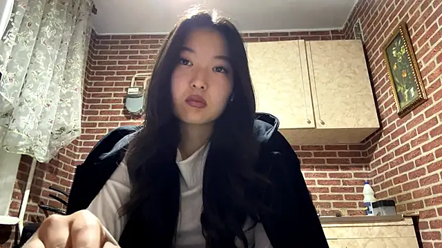 Snapshot of EmmaLeexth chatting on October 6, 2:25 pm EmmaLeexth online show from October 6, 2:25 pm