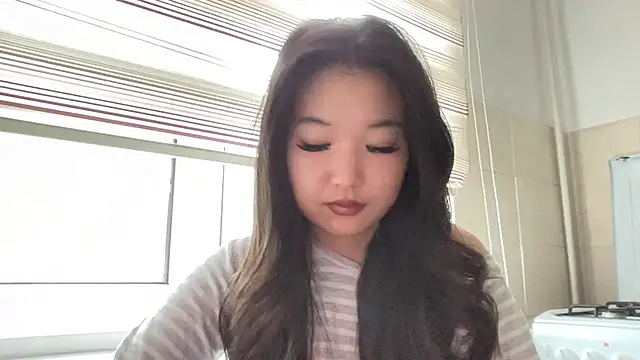 EmmaLeexth online show from May 1, 4:17 am