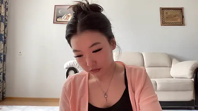 EmmaLeexth online show from May 2, 4:28 am