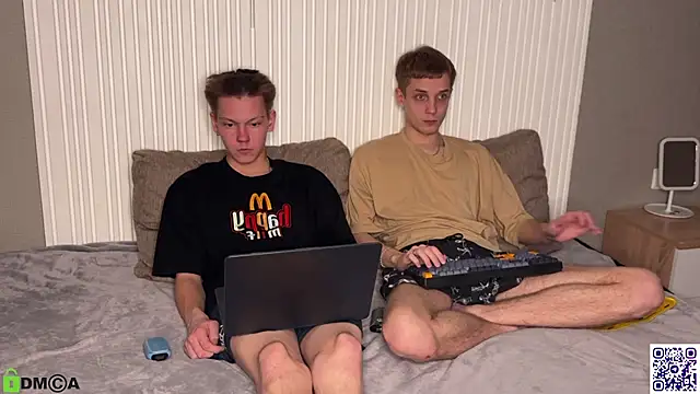 Snapshot of Eaton_ chatting on October 18, 6:41 pm Eaton  online show from October 18, 6:41 pm