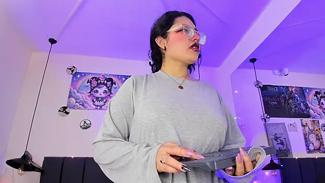 SabrinaV  online show from May 4, 11:28 am