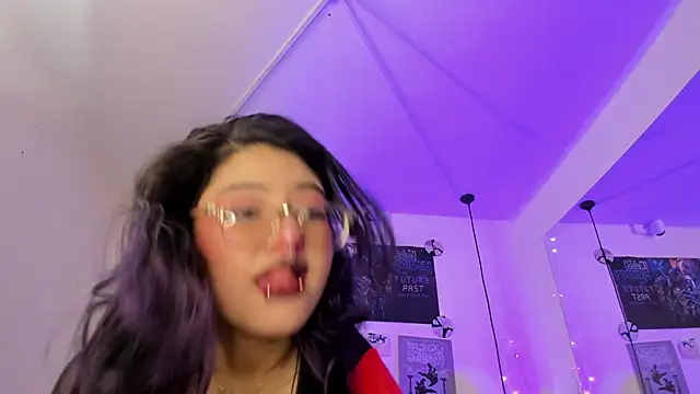 Snapshot of SabrinaV_ chatting on June 4, 11:27 am SabrinaV online show from June 4, 11:27 am