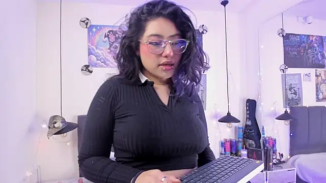 SabrinaV  online show from July 4, 11:27 am