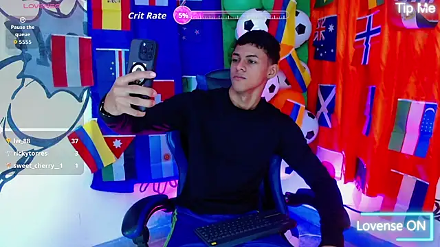 Snapshot of deivid_bigcock1 chatting on June 25, 2:00 am deivid bigcock1 online show from June 25, 2:00 am