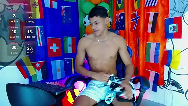 Snapshot of deivid_bigcock1 chatting on July 2, 12:32 am deivid bigcock1 online show from July 2, 12:32 am