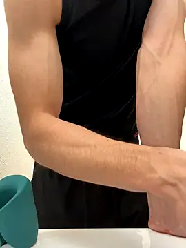 gymratforyouu online show from November 11, 4:45 am