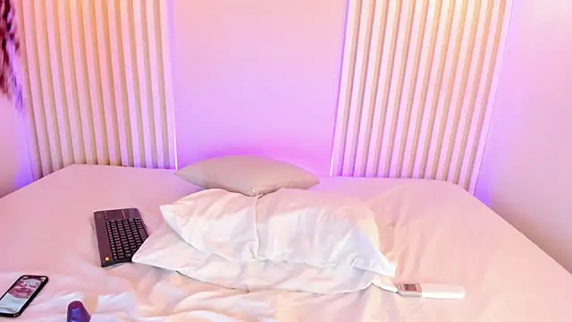 Snapshot of rossvega chatting on October 3, 8:06 pm rossvega online show from October 3, 8:06 pm