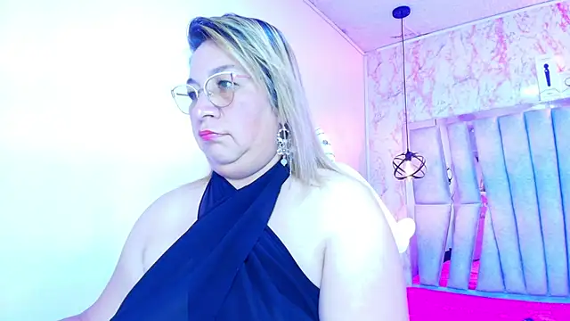 Snapshot of MaylinRosse_ chatting on October 21, 7:47 pm MaylinRosse online show from October 21, 7:47 pm