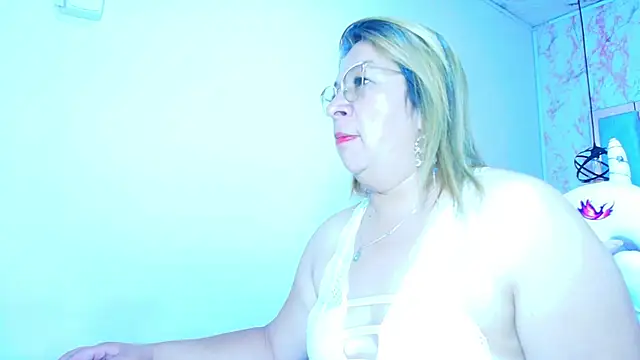 Snapshot of MaylinRosse_ chatting on October 23, 7:12 pm MaylinRosse online show from October 23, 7:12 pm