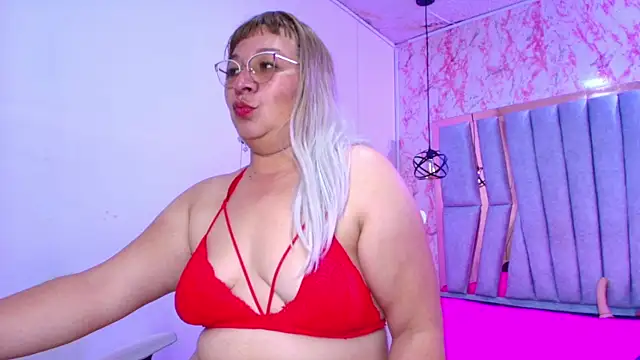 Snapshot of MaylinRosse_ chatting on October 29, 7:15 pm MaylinRosse online show from October 29, 7:15 pm