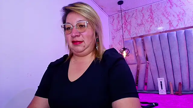 Snapshot of MaylinRosse_ chatting on November 5, 7:36 pm MaylinRosse online show from November 5, 7:36 pm