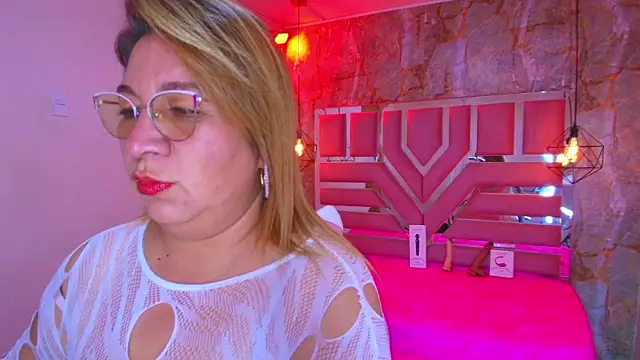 Snapshot of MaylinRosse_ chatting on November 12, 6:52 pm MaylinRosse online show from November 12, 6:52 pm