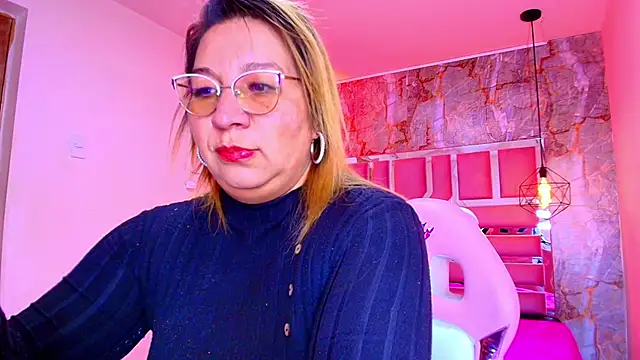 Snapshot of MaylinRosse_ chatting on December 15, 7:07 pm MaylinRosse online show from December 15, 7:07 pm