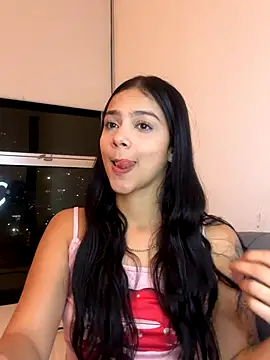 Snapshot of Mia_fire666 chatting on December 5, 2:31 am Mia fire666 online show from December 5, 2:31 am