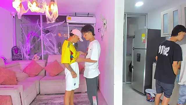 Snapshot of Houseofwarrios chatting on October 26, 5:24 am Houseofwarrios online show from October 26, 5:24 am