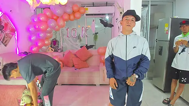 Snapshot of Houseofwarrios chatting on October 29, 5:10 am Houseofwarrios online show from October 29, 5:10 am