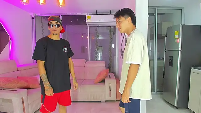 Snapshot of Houseofwarrios chatting on November 5, 5:29 am Houseofwarrios online show from November 5, 5:29 am