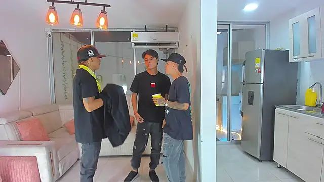 Snapshot of Houseofwarrios chatting on November 11, 5:40 am Houseofwarrios online show from November 11, 5:40 am