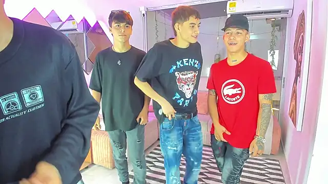 Snapshot of Houseofwarrios chatting on November 13, 6:01 am Houseofwarrios online show from November 13, 6:01 am