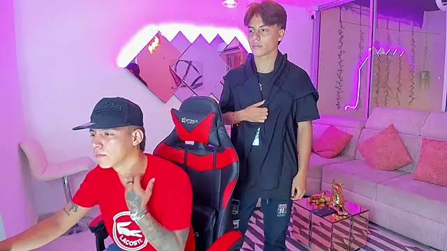 Snapshot of Houseofwarrios chatting on November 18, 4:06 am Houseofwarrios online show from November 18, 4:06 am