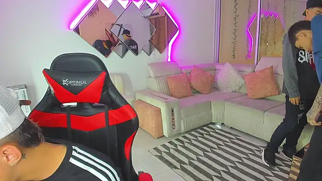 Snapshot of Houseofwarrios chatting on November 20, 5:29 am Houseofwarrios online show from November 20, 5:29 am