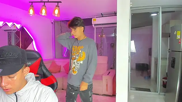 Snapshot of Houseofwarrios chatting on November 23, 5:18 am Houseofwarrios online show from November 23, 5:18 am