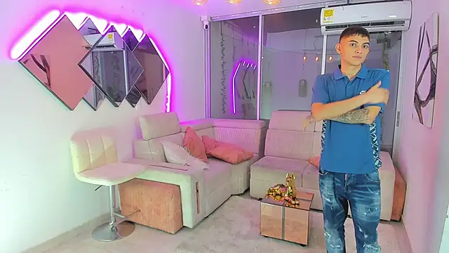 Snapshot of Houseofwarrios chatting on November 26, 5:19 am Houseofwarrios online show from November 26, 5:19 am