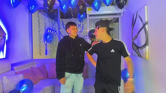 Snapshot of Houseofwarrios chatting on December 16, 6:07 am Houseofwarrios online show from December 16, 6:07 am