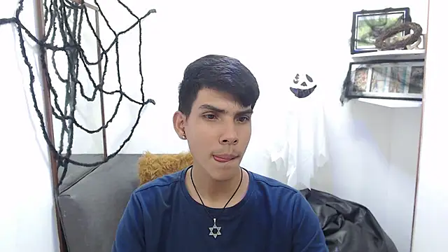 Snapshot of David_925_ chatting on October 30, 4:03 am David 925 online show from October 30, 4:03 am