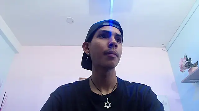 Snapshot of David_925_ chatting on November 2, 2:19 pm David 925 online show from November 2, 2:19 pm