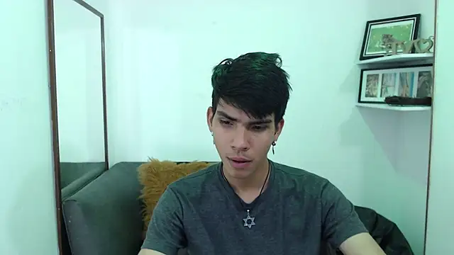 Snapshot of David_925_ chatting on November 7, 4:01 am David 925 online show from November 7, 4:01 am