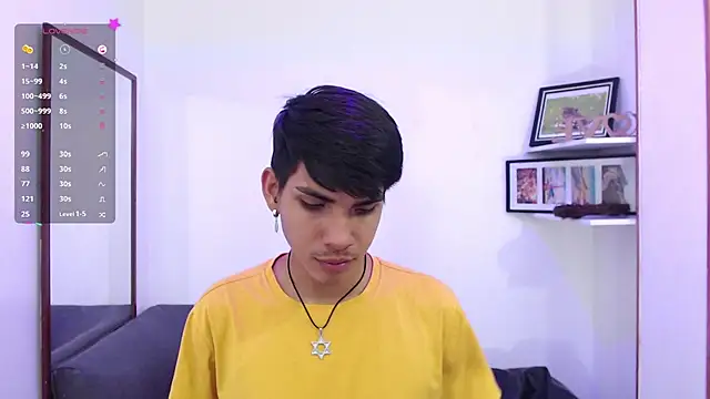 Snapshot of David_925_ chatting on November 12, 3:51 am David 925 online show from November 12, 3:51 am