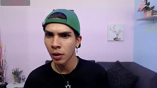 Snapshot of David_925_ chatting on November 18, 8:13 pm David 925 online show from November 18, 8:13 pm