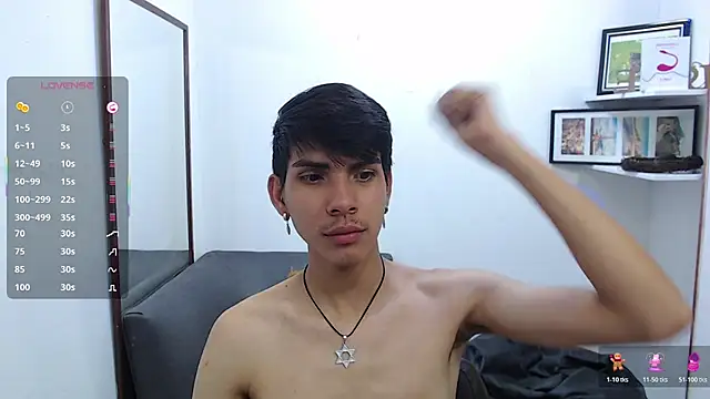 Snapshot of David_925_ chatting on November 23, 12:38 pm David 925 online show from November 23, 12:38 pm