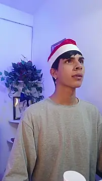 Snapshot of David_925_ chatting on December 1, 9:53 pm David 925 online show from December 1, 9:53 pm