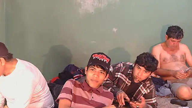 Snapshot of P4NT0J4 chatting on March 14, 8:53 am P4NT0J4 online show from March 14, 8:53 am