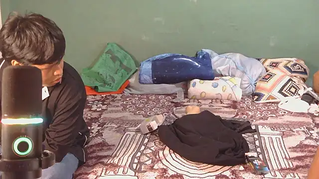 Snapshot of P4NT0J4 chatting on March 21, 9:40 pm P4NT0J4 online show from March 21, 9:40 pm