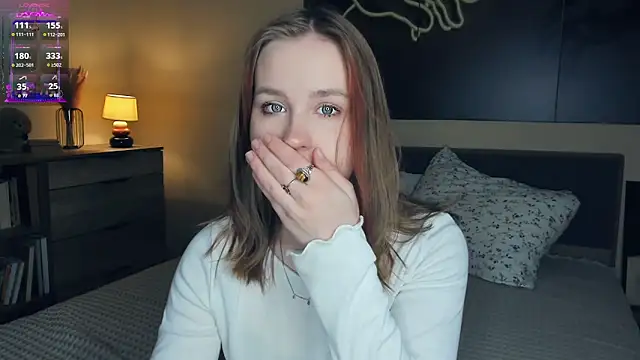 Snapshot of MaliaBourraine chatting on October 13, 8:03 am MaliaBourraine online show from October 13, 8:03 am