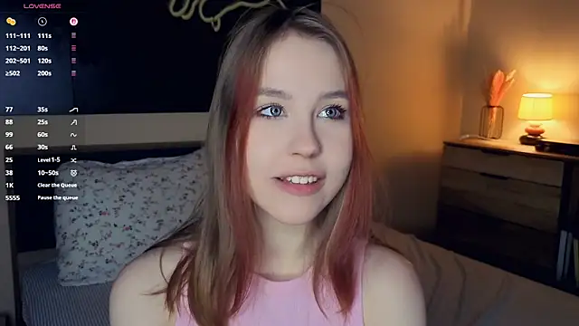 Snapshot of MaliaBourraine chatting on December 1, 7:02 am MaliaBourraine online show from December 1, 7:02 am