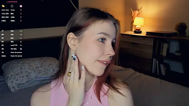 Snapshot of MaliaBourraine chatting on December 4, 7:17 am MaliaBourraine online show from December 4, 7:17 am