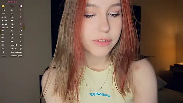 Snapshot of MaliaBourraine chatting on December 5, 7:06 am MaliaBourraine online show from December 5, 7:06 am