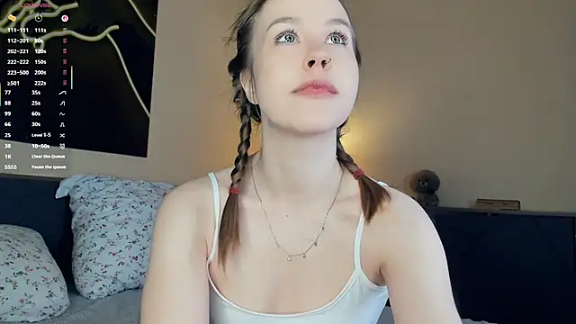 Snapshot of MaliaBourraine chatting on December 15, 7:12 am MaliaBourraine online show from December 15, 7:12 am