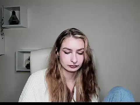 Snapshot of NinaBlond1 chatting on October 28, 6:50 am NinaBlond1 online show from October 28, 6:50 am