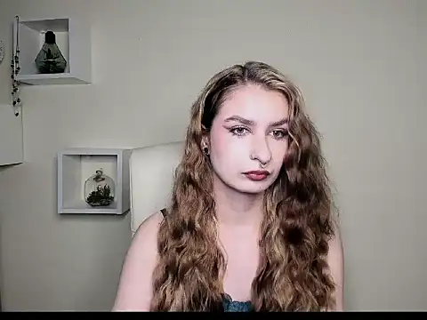 Snapshot of NinaBlond1 chatting on October 29, 6:37 am NinaBlond1 online show from October 29, 6:37 am