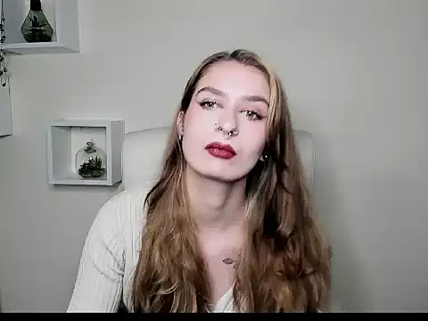 Snapshot of NinaBlond1 chatting on November 4, 9:19 am NinaBlond1 online show from November 4, 9:19 am