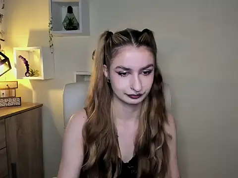 Snapshot of NinaBlond1 chatting on November 21, 6:34 am NinaBlond1 online show from November 21, 6:34 am