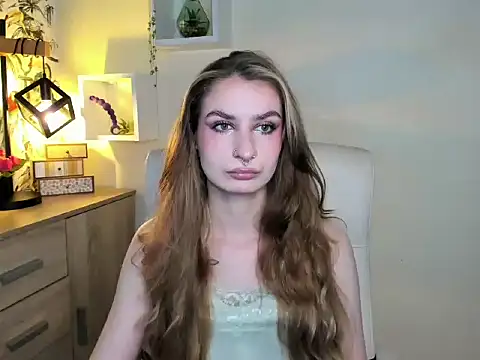 Snapshot of NinaBlond1 chatting on November 26, 6:47 am NinaBlond1 online show from November 26, 6:47 am