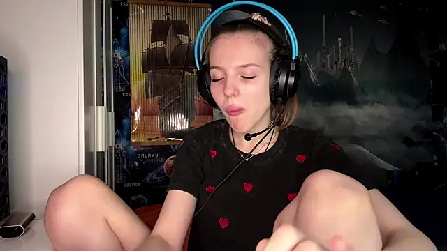 Snapshot of Elira_Breeze chatting on November 4, 12:15 pm Elira Breeze online show from November 4, 12:15 pm