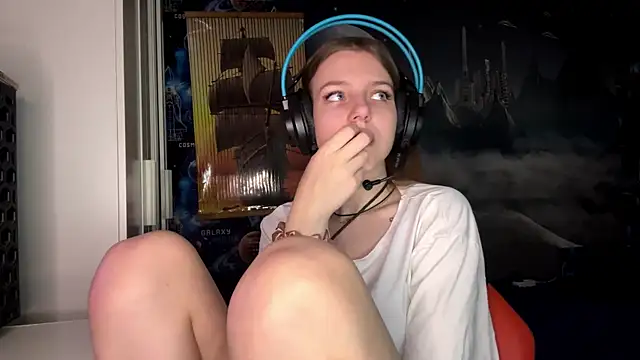 Snapshot of Elira_Breeze chatting on November 14, 12:26 pm Elira Breeze online show from November 14, 12:26 pm